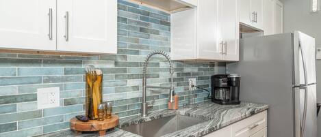 Apartment, 1 King Bed, Kitchen | Private kitchen | Coffee/tea maker