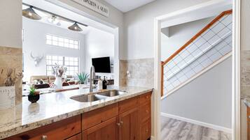 House, Multiple Beds, Hot Tub, Garden View | Private kitchen | Coffee/tea maker