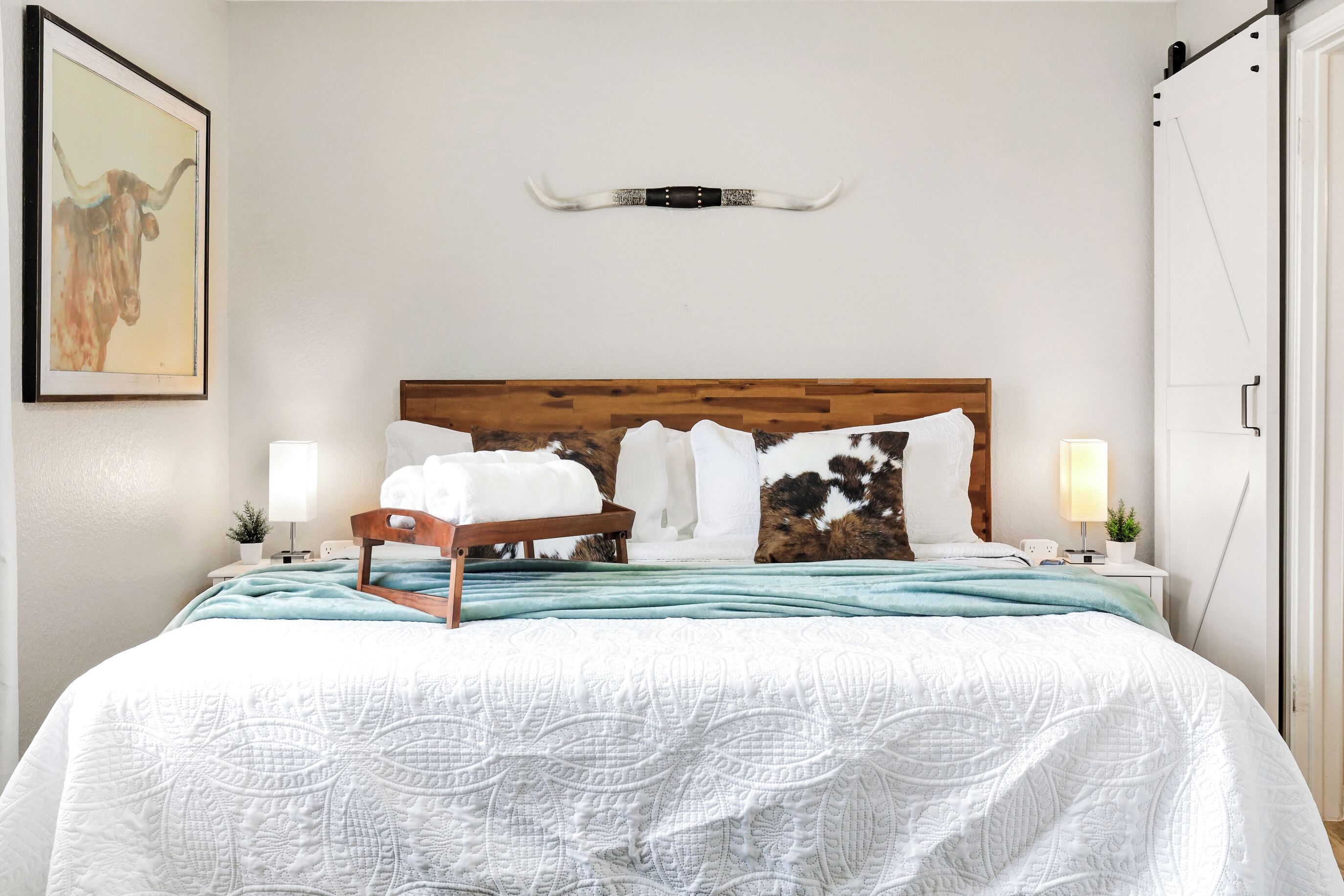 House, Multiple Beds, Hot Tub, Garden View | 3 bedrooms, individually decorated, individually furnished, bed sheets