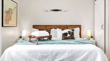 House, Multiple Beds, Hot Tub, Garden View | 3 bedrooms, individually decorated, individually furnished, bed sheets