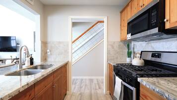 House, Multiple Beds, Hot Tub, Garden View | Private kitchen | Coffee/tea maker