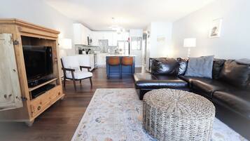 Condo, 1 Queen Bed with Sofa bed, Balcony, Mountain View (Sun Sung Cozy Condo) | Living area | 42-inch flat-screen TV with digital channels, fireplace