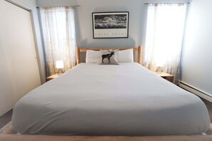 Condo, 1 Queen Bed with Sofa bed, Balcony, Mountain View (Sun Sung Cozy Condo) | 1 bedroom, individually decorated, individually furnished, desk - Sun Sung Cozy Condo A Stylish Escape for 4! (Fraser)