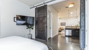 1 habitación, decoración personalizada y muebles diferentes 