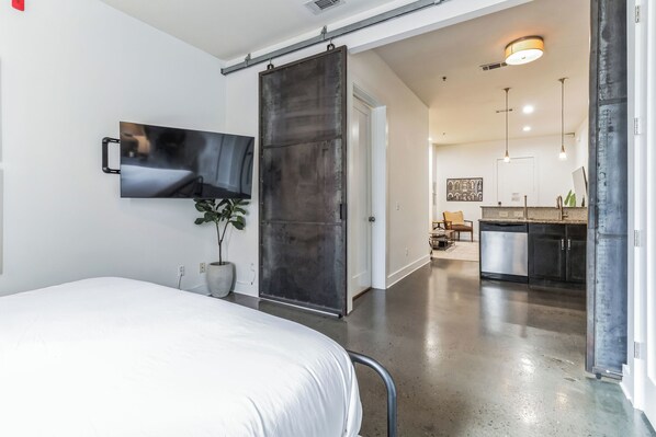 1 bedroom, individually decorated, individually furnished, bed sheets - Centennial Park Condo Near Broadway Sleeps 4 (Nashville)