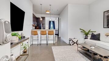 Condo, 1 King Bed, Kitchen, City View (Whiskey Row Retreat) | Interior