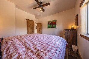 3 bedrooms, individually decorated, individually furnished, bed sheets - Rock Lot A 5 Star Vacation! (Rexford)