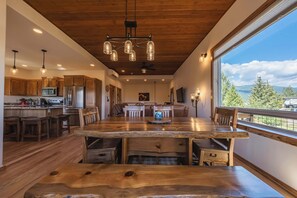 Dining - Rock Lot A 5 Star Vacation! (Rexford)