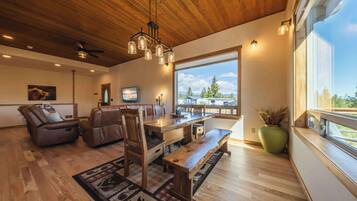 House, Multiple Beds, Kitchen, Mountain View | Living area | 42-inch flat-screen TV with digital channels