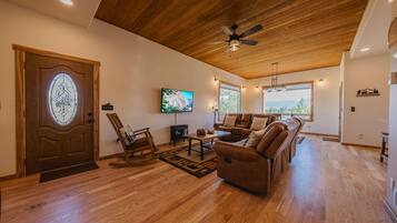 House, Multiple Beds, Kitchen, Mountain View | Living area | 42-inch flat-screen TV with digital channels