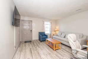 Condo, 2 Queen Beds, Kitchen, Garden View (Arkstone Retreat 2) | Living area | 42-inch flat-screen TV with digital channels, TV
