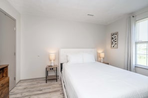 Condo, 2 grands lits, cuisine, vue sur le jardin (Arkstone Retreat 2) | 2 chambres, décor unique, ameublement unique, bureau