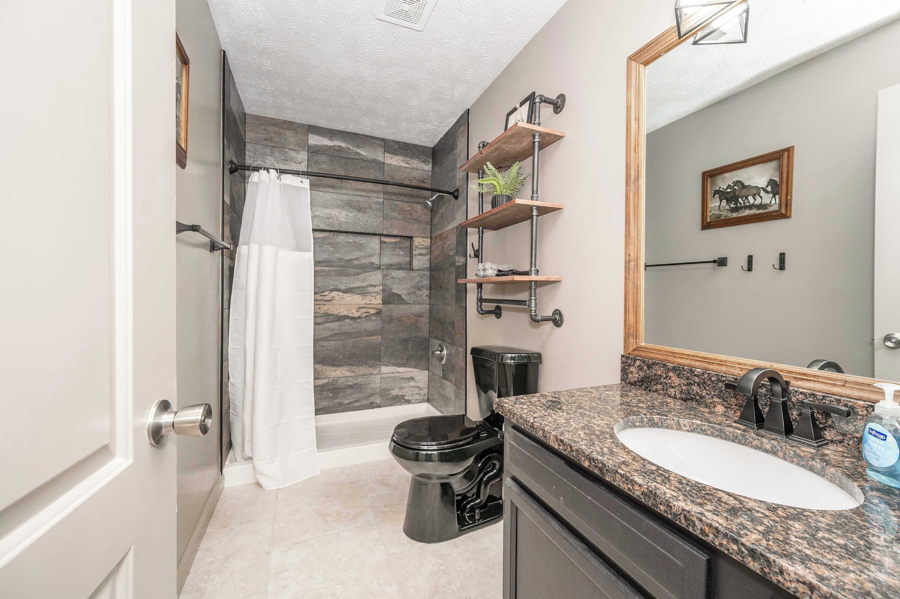 شقة - سريران كبيران - بمطبخ - منظر للحديقة (Arkstone Retreat 2) | حمام | تجهيزات دش، مجففات شعر، مناشف