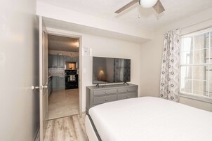 2 habitaciones, decoración personalizada y muebles diferentes 