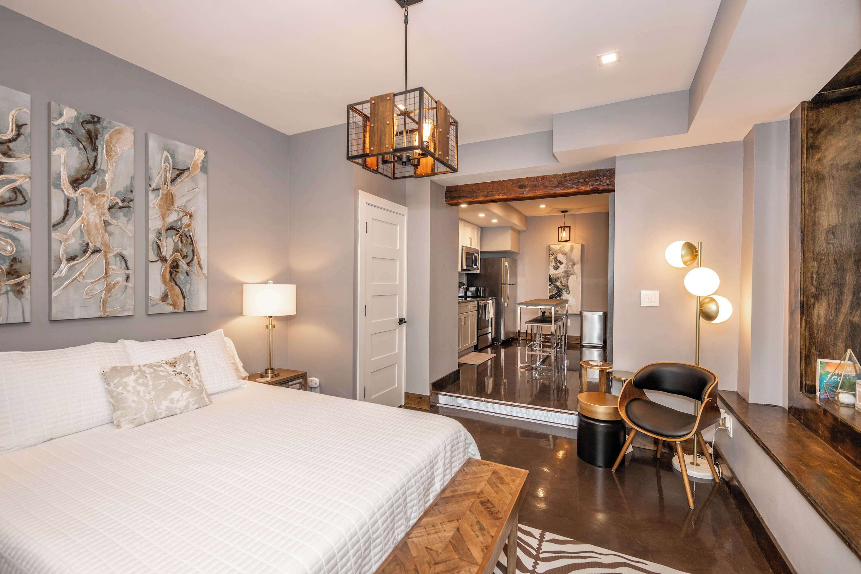 Luxury Apartment, 1 Queen Bed, Kitchen, City View | 1 bedroom, individually decorated, individually furnished, bed sheets