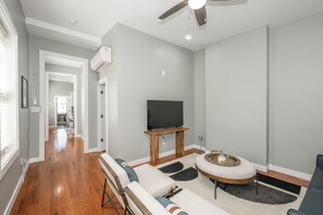 Apartment, Multiple Beds, Kitchen | Living area - Findlay Market Suite 6 (Cincinnati)