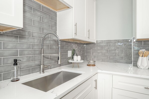 Apartment, Multiple Beds, Kitchen | Private kitchen | Coffee/tea maker - Findlay Market Suite 6 (Cincinnati)