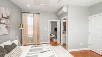 Apartment, Multiple Beds, Kitchen | Bathroom | Designer toiletries, towels, toilet paper