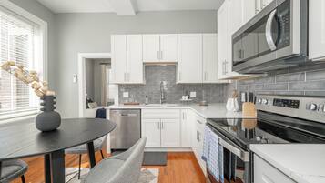 Apartamento, várias camas, cozinha | Cozinha privada | Cafeteira/chaleira