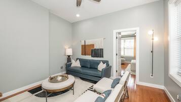 Apartment, Multiple Beds, Kitchen | Living area