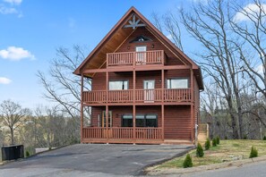 Exterior - Mountain Retreat w/ Hot Tub & Games! Sleeps 10! (Sevierville)