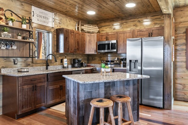 小屋, 多張床, 熱水浴缸, 山景 (Koda Bears Cabin) | 私人廚房 | 咖啡機/沖茶器