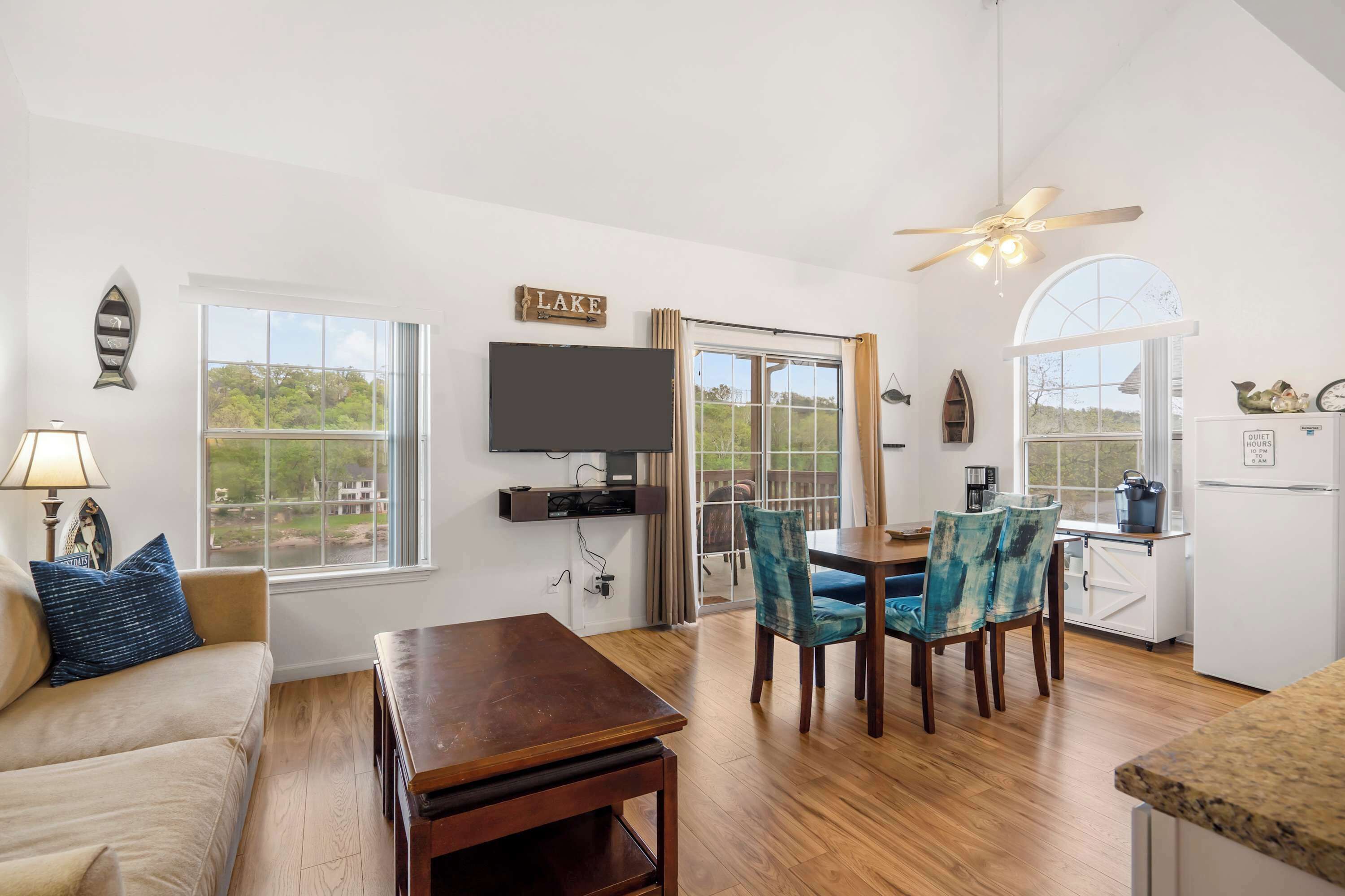 Condo, Multiple Beds, Balcony (Peaceful Lakeview Escape) | Living area | 42-inch flat-screen TV with digital channels