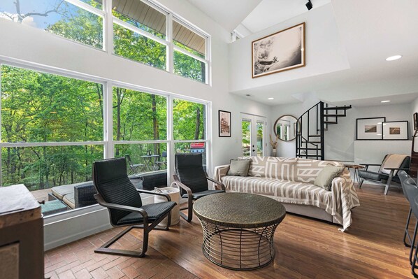 House, Multiple Beds, Kitchen (Treehouse LOZ) | Living area | 42-inch flat-screen TV with digital channels, fireplace