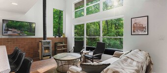 Treehouse LOZ Seclusion for 6!