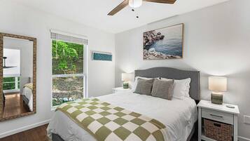 House, Multiple Beds, Kitchen (Treehouse LOZ) | 2 bedrooms, individually decorated, individually furnished, free WiFi