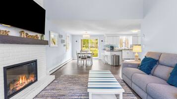 House, Multiple Beds, Balcony, Garden View | Living area | Fireplace