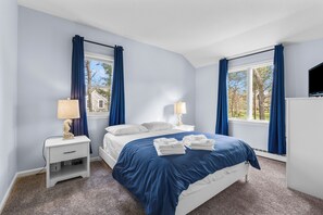 House, Multiple Beds, Balcony, Garden View | 3 bedrooms, individually decorated, individually furnished, bed sheets - The 19th Hole (Sandwich)