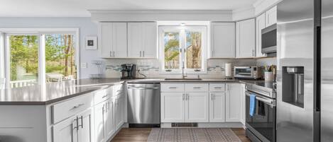 Maison, Plusieurs lits, balcon, vue sur le jardin | Cuisine privée | CafetiÚre-théiÚre