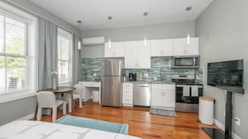 Apartment, 1 King Bed, Kitchen | Private kitchen | Coffee/tea maker