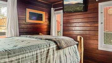 Cabin, 1 Queen Bed, Hot Tub, Garden View (Buck Bear Cozy Cabin) | 1 bedroom, individually decorated, individually furnished, desk