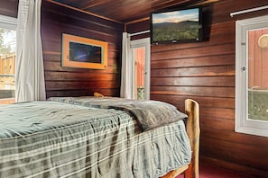 Cabane, 1 grand lit, bain à remous, vue jardin (Buck Bear Cozy Cabin) | 1 chambre, décoration personnalisée, ameublement personnalisé, bureau