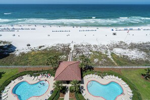 Appart'hôtel, plusieurs lits, accès piscine, vue océan (Coastal Comfort at Coral Reef Condos) | Piscine