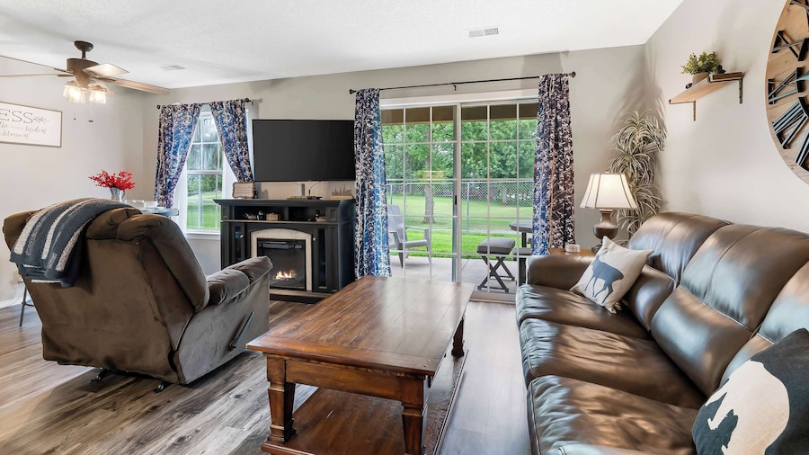 Fallcreek Haven - A Chic Retreat