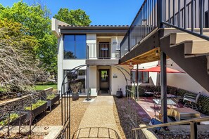 المنشأة من الخارج