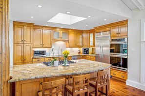 Fridge, microwave, oven, stovetop - 1 Catbird @ Sea Pines | Golf Views | Steps From Beach | Game Room | Scenic Screened Porch (Hilton Head Island)