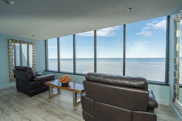 Zimmer, 1 King-Bett und Schlafsofa, Whirlpool, Meerblick | Ausblick vom Zimmer