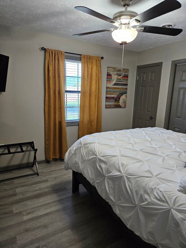 2 bedrooms, iron/ironing board, WiFi, bed sheets