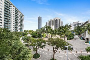 コンドミニアム ベッド (複数台) バルコニー (Condo Close to the Beach!) | 施設の敷地