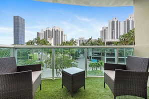 コンドミニアム ベッド (複数台) バルコニー (Condo Close to the Beach!) | バルコニーからの眺望