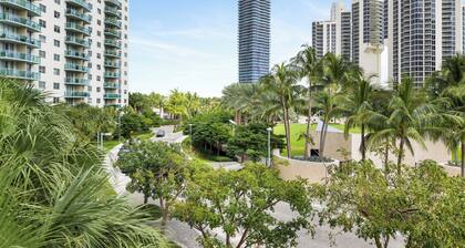 Condo Close to the Beach Pool, Gym, Tennis 2BR 6 Guests