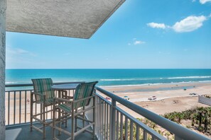 Property grounds - Updated direct oceanfront 2/2 with a private balcony, heated pool, and beach access (New Smyrna Beach)