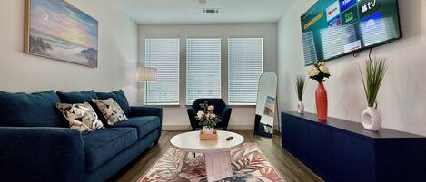 Televisor intel·ligent, llar de foc i taula de tennis de taula