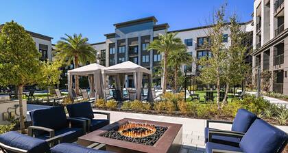 Stylish Luxury Haven King Bed Southside Jax with Pool Near Mayo Clinic & Beaches