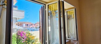 Apartment in central area with outdoor space 10 minutes from the airport