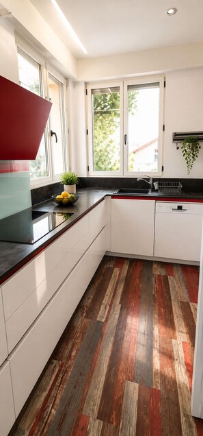 Fridge, microwave, oven, stovetop